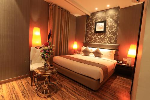 Postel nebo postele na pokoji v ubytování The Vivaan Hotel & Resorts Karnal