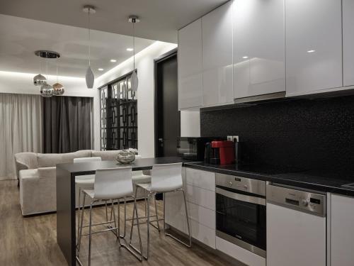 Stylish Elite 2bd apt in Kolonaki
