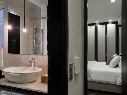 Stylish Elite 2bd apt in Kolonaki