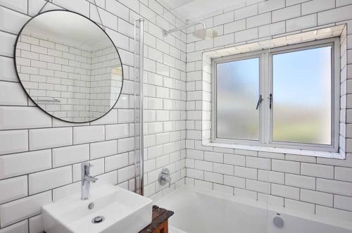 Un baño de Luxury Coastal Retreat