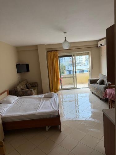 Llit o llits en una habitació de Erel Apartment