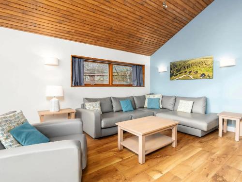 Χώρος καθιστικού στο Cropton Forest Cabins - Forest Holidays