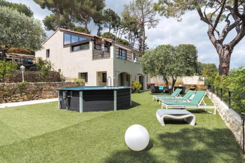 Joli bas de maison - Jardin et piscine privative