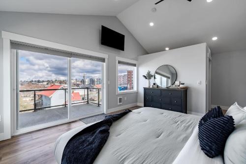 a bedroom with a large bed and a large window at Spacious 3BR Home Sleeps 8 Private Backyard in Everett
