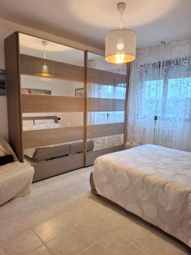 A bed or beds in a room at CASA del SOLE APARTMENTS with garden