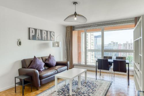 4 min walk to Metro, 60m², renovated, La Défense