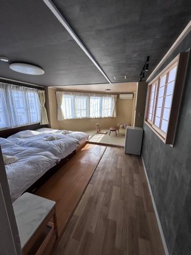 a bedroom with a bed and a tv in it at Villa ayasuki Osaka namba in Osaka