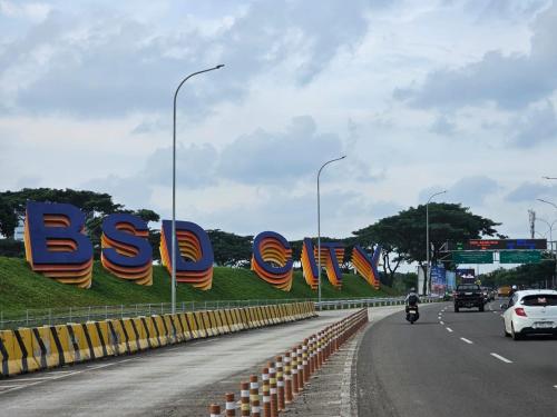a highway with signs on the side of the road at Apartemen B Residence By LiviRooms BSD CITY in Cilandak