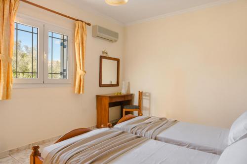 Postel nebo postele na pokoji v ubytování Kallithea Studios & Apartments