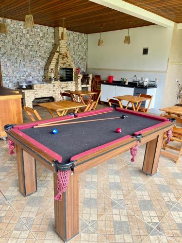 Meja biliard di Hospedaria Morada das Orquídeas Boiçucanga