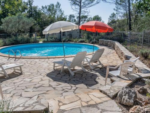 Bazén v ubytování Holiday Home Carpanel by Interhome nebo v jeho okolí