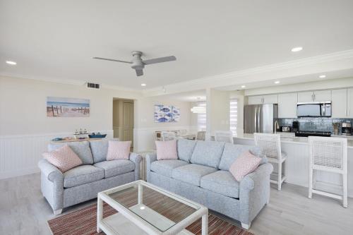 Posezení v ubytování Sundial A301- Gorgeous Beachfront Condo at Sundial Sanibel