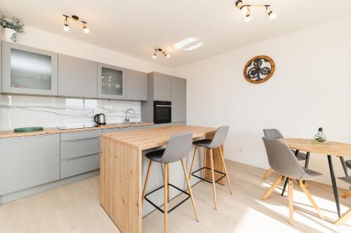 Central Vibes by Belmont Realty