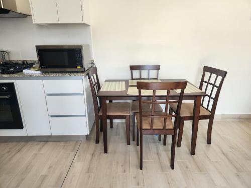 Η κουζίνα ή μικρή κουζίνα στο Playa Caracol 2BR Beachfront Villa
