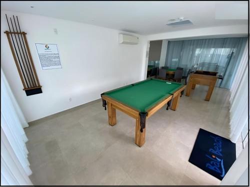 a ping pong table in the middle of a room at Beto Carrero, pé na areia, piscina aquecida, Bali in Piçarras