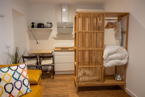 a room with a room with a bunk bed at Apartamentos El Aljibe in Badajoz