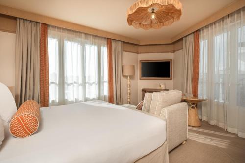 Кровать или кровати в номере Hôtel Le Soleia by Inwood Hotels