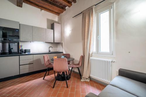 GuestHost - Ponte Vecchio Central Flats