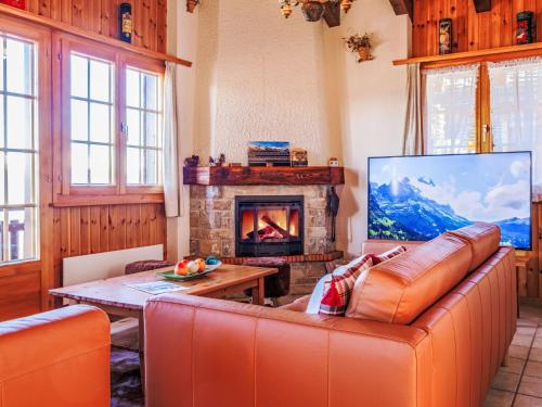 Μια τηλεόραση ή/και κέντρο ψυχαγωγίας στο Chalet Panorama des Cimes by Interhome