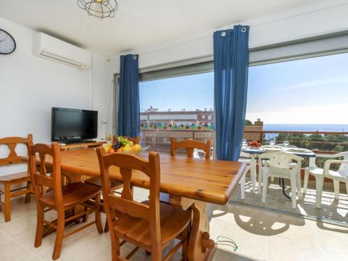 a dining room with a table and a view of the ocean at Apartment Vaixell by Interhome in Miami Platja