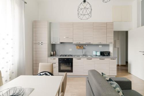 GuestHost - Modern & Cozy Apartment in Milan x4