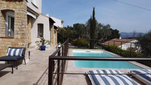 Photo de la galerie de l'établissement Villa familiale avec jardin et piscine, à 10 min des plages, à Six-Fours-les-Plages