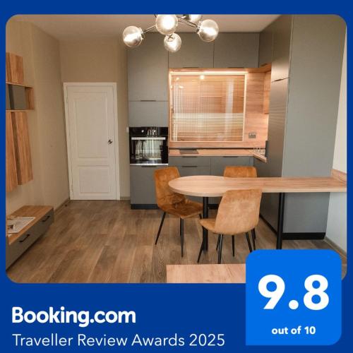 Dapur atau dapur kecil di Riverview apartment - Free Private Parking