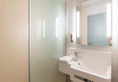 Koupelna v ubytování B&B HOTEL Lyon Grand Stade Meyzieu