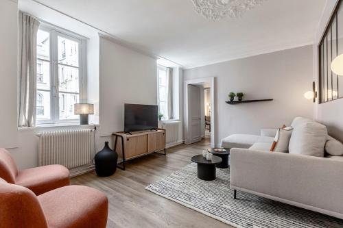43#Opera # Grand Boulevards # 4BedRooms # Paris 02 # AC