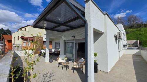 Penthouse Sanchi-Bossa Residence Zagreb with parking