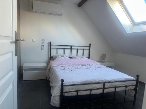 Postel nebo postele na pokoji v ubytování Appartement neuf cosy proche mer et Nausicaa