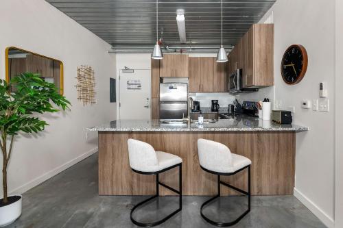 Η κουζίνα ή μικρή κουζίνα στο Lodgeur Midtown, Houston - close to Downtown & Texas Medical Center