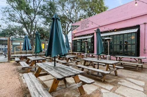Εστιατόριο ή άλλο μέρος για φαγητό στο Lodgeur Midtown, Houston - close to Downtown & Texas Medical Center