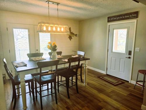 Φωτογραφία από το άλμπουμ του Ozark Hills Hideaway σε Lebanon