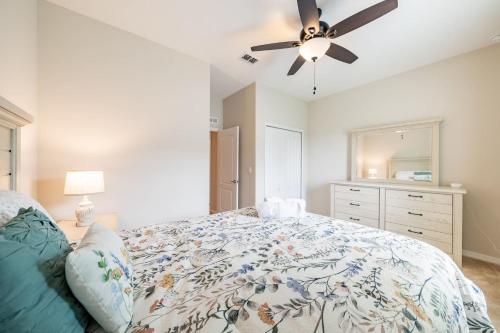 a bedroom with a bed and a ceiling fan at Heated Pool 4BR Retreat Family Friendly in Carlton