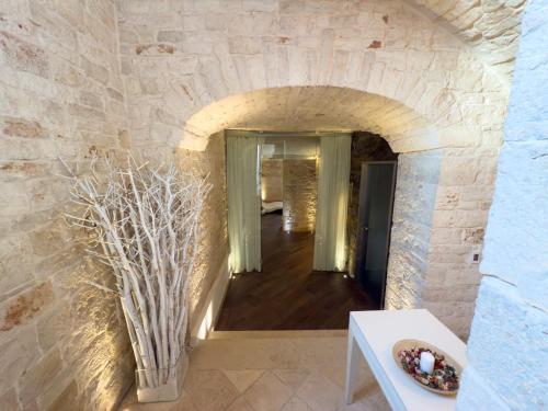 a hallway in a building with a stone wall at Relais Il Santissimo in Turi