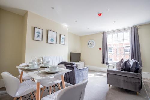 a living room with a dining table and chairs at WhiskAwayHomes - Shaw Street - Apartment 8 in Worcester