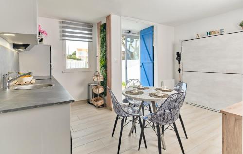 Η κουζίνα ή μικρή κουζίνα στο ICÉ'O, Les pieds dans l'eau