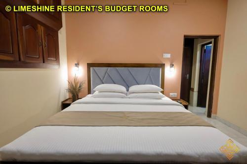 a bedroom with a large bed with white sheets and pillows at Limeshine - Airport Transit Hotels & Residences in Katunayake