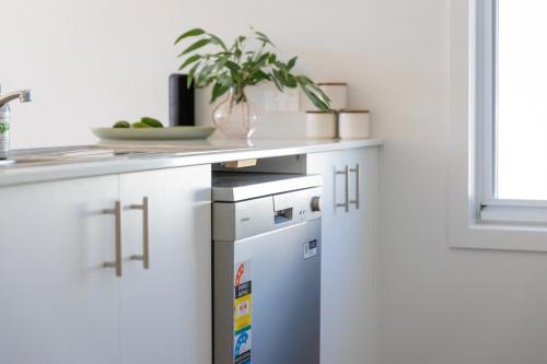 Η κουζίνα ή μικρή κουζίνα στο Broadbeach House- Inverloch