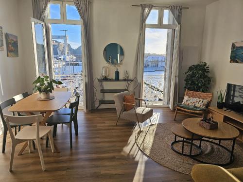 Magnifique 3 chambres, vue sur le port, clim.