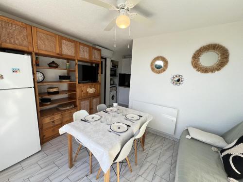 Photo de la galerie de l'établissement Sol-y-Days Cyprianes grande terrasse avec piscine, à La Grande Motte