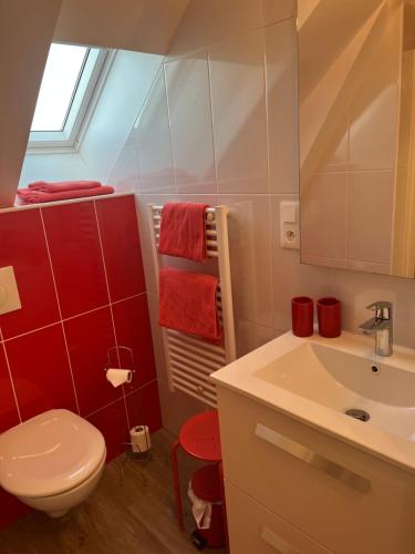 a bathroom with a white toilet and a sink at Etoile des Grèves in Ardevon