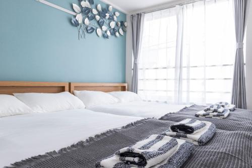 a bedroom with a bed with towels on it at Tsubaki in Tokyo