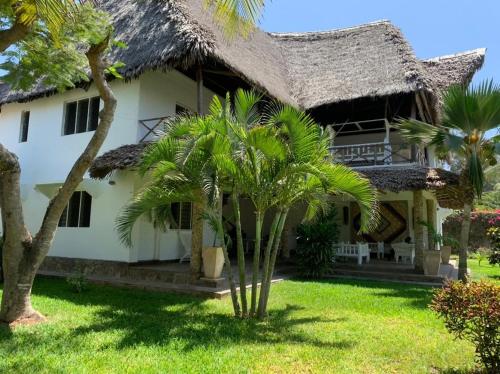 Κήπος έξω από το Beach Villa Watamu