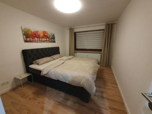 a bedroom with a bed and a window in it at Ferienwohnung in einer idyllischen Lage in Bremerhaven