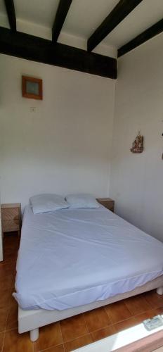 Photo de la galerie de l'établissement Appartement accès piscine collective Porticcio 2 personnes, à Porticcio