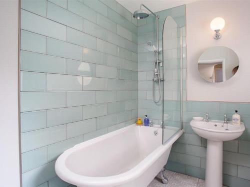 Koupelna v ubytování Bellflower Cottage