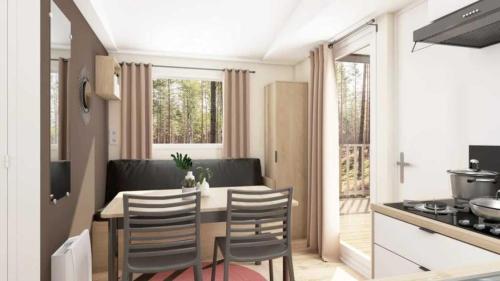 Massillargues-AttuechにあるChalet 3 étoiles - Piscine - eebiccのテーブルと椅子のあるキッチンとダイニングルーム