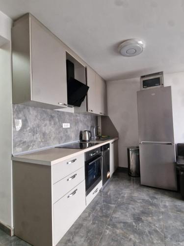 Luxurious Flat 주방 또는 간이 주방